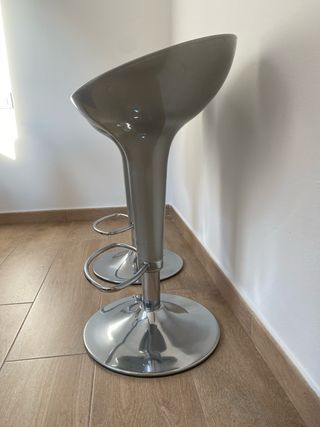 2 Banquetas altas grises y plateadas