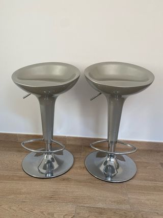 2 Banquetas altas grises y plateadas