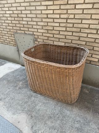 Canasta mimbre antigua