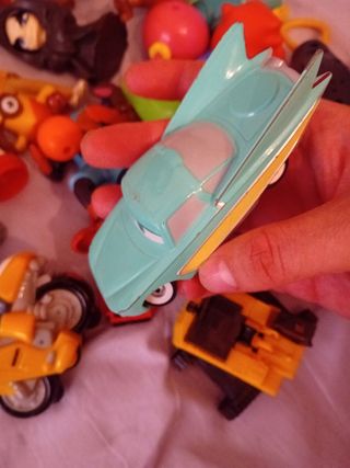 Un sacco di vecchi giocattoli