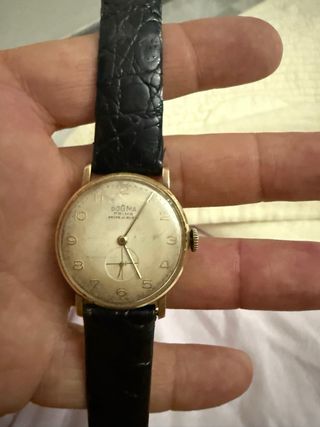 Reloj UWECO Universal vintage
Bisel de oro