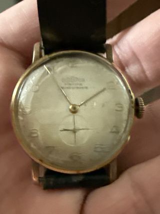 Reloj UWECO Universal vintage
Bisel de oro