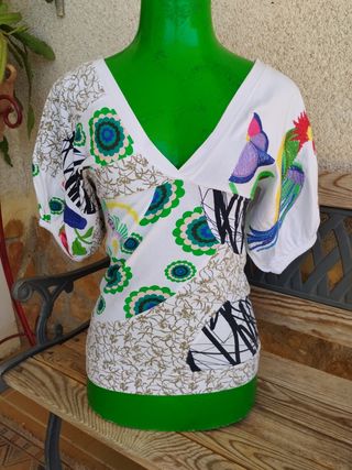 Camiseta Desigual multicolor bordada