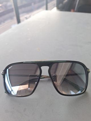 Gafas sol modernas tipo Carrera de Afflelou