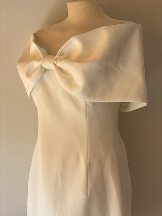 Vestido blanco mini - hombros caídos marca meshki
