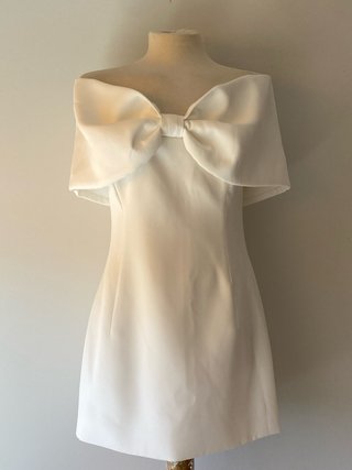 Vestido blanco mini - hombros caídos marca meshki