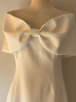 Vestido blanco mini - hombros caídos marca meshki