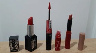 Lote de pintalabios rojos y marrón - 3 uds