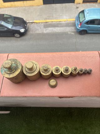 Balanza romana antigua de hierro y bronce con peso