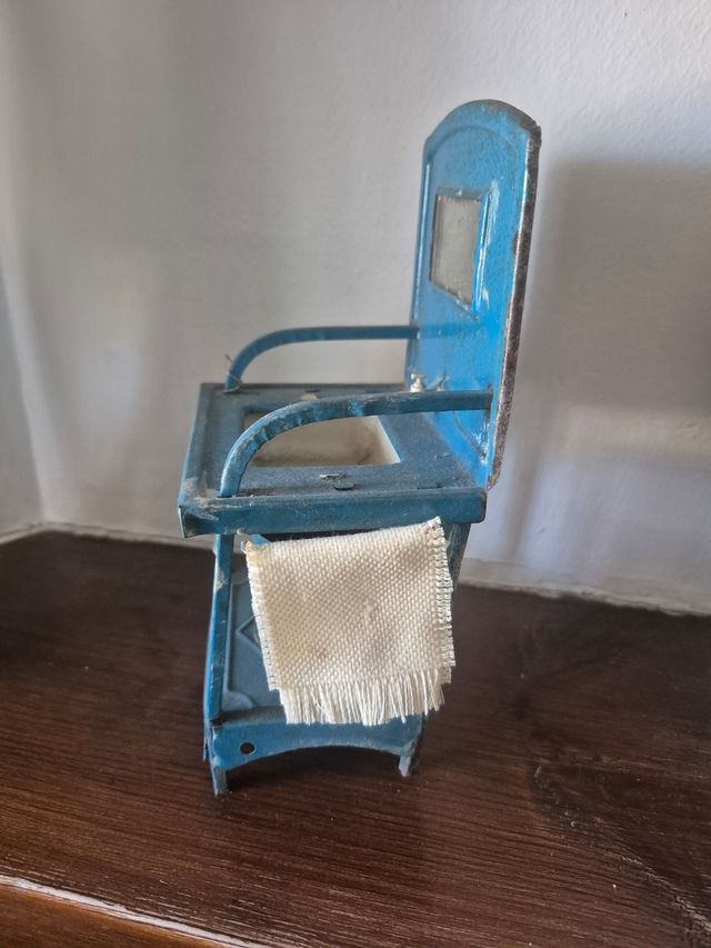 Lavabo antiguo de hojalata