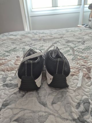 Zapatillas Converse negras y blancas