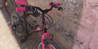 Bicicleta Niña BTWIN 20" Negra Rosa