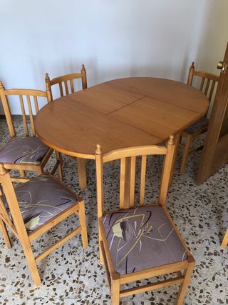 Mesa extensible y 6 sillas