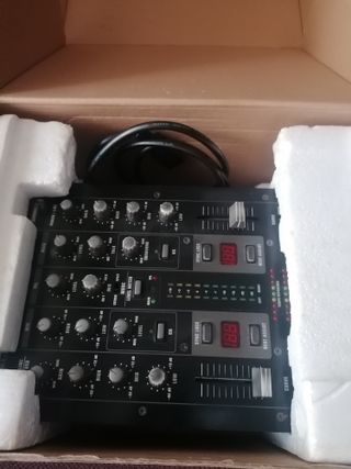 Behringer VMX200USB - Mesa de mezclas DJ