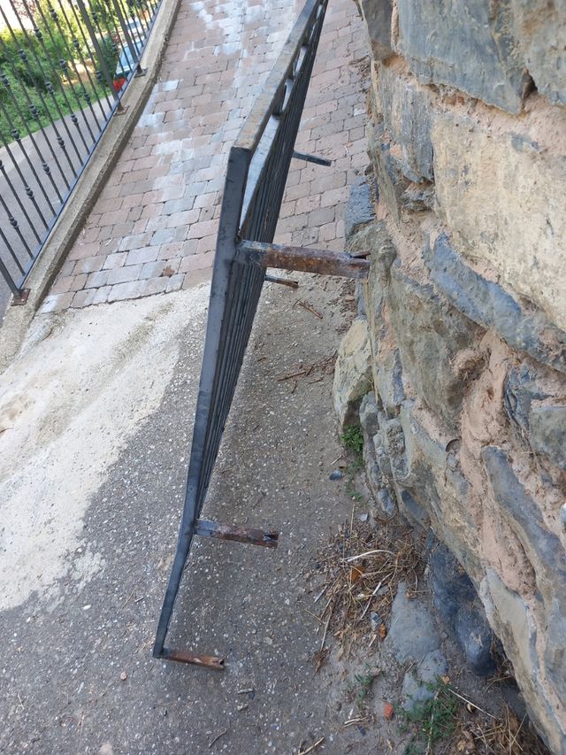 Verja forja 168x125,5cm seminueva, cerca de arnedo