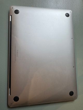 MacBook Pro 2020 M1 – 256 GB SSD – 8 GB RAM