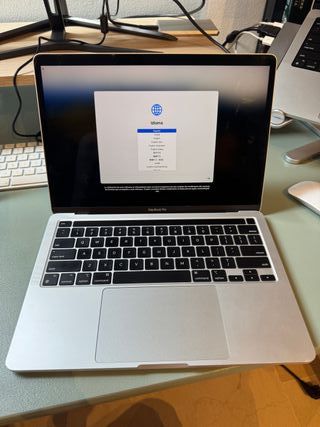 MacBook Pro 2020 M1 – 256 GB SSD – 8 GB RAM