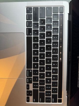 MacBook Pro 2020 M1 – 256 GB SSD – 8 GB RAM
