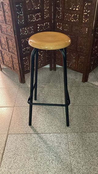 Taburete alto madera negra