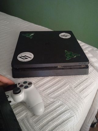 PS4 (PlayStation 4) 1TB + mando blanco