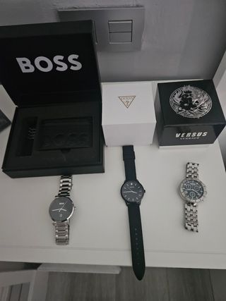 3 relojes BOSS, Guess, Versace
