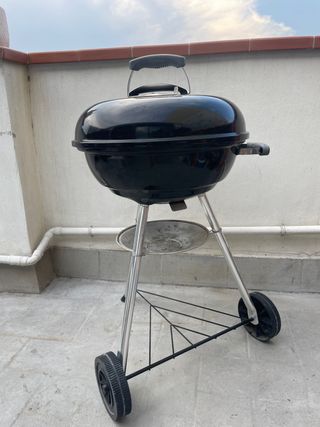 Barbacoa Weber Kettle compacta
