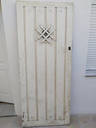 Puerta de madera maciza