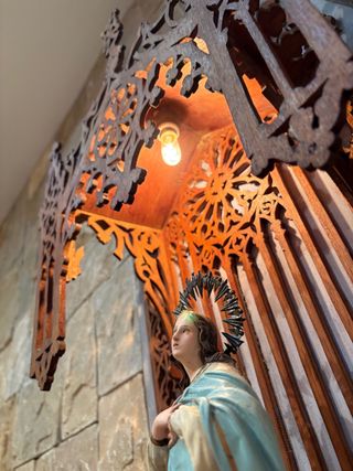 Capilla marqueteria con luz e imagen antigua