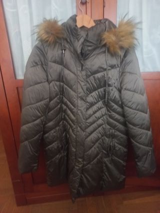 Plumífero Punto Roma marrón . Talla 42.  Nuevo