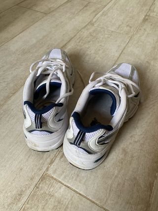 Zapatillas New Balance 530 - blancas y plateadas