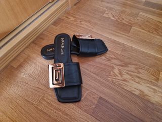 Sandalias Krack Core negras doradas