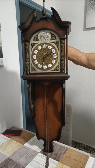 Reloj de pared antiguo de cuco