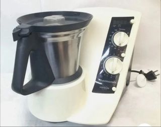 Thermomix TM21 con sus accesorios 
