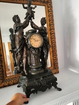 Reloj-figura bronce antiguo