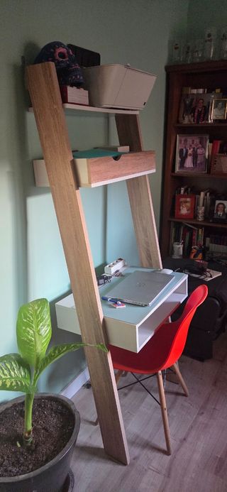 Escritorio pequeño de madera blanco