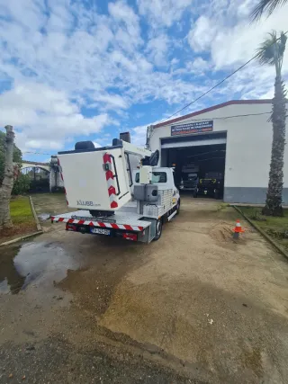Iveco Daily 2020 furgon camión  elevadora