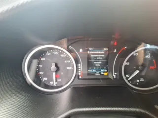 Iveco Daily 2020 furgon camión  elevadora