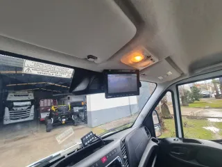 Iveco Daily 2020 furgon camión  elevadora