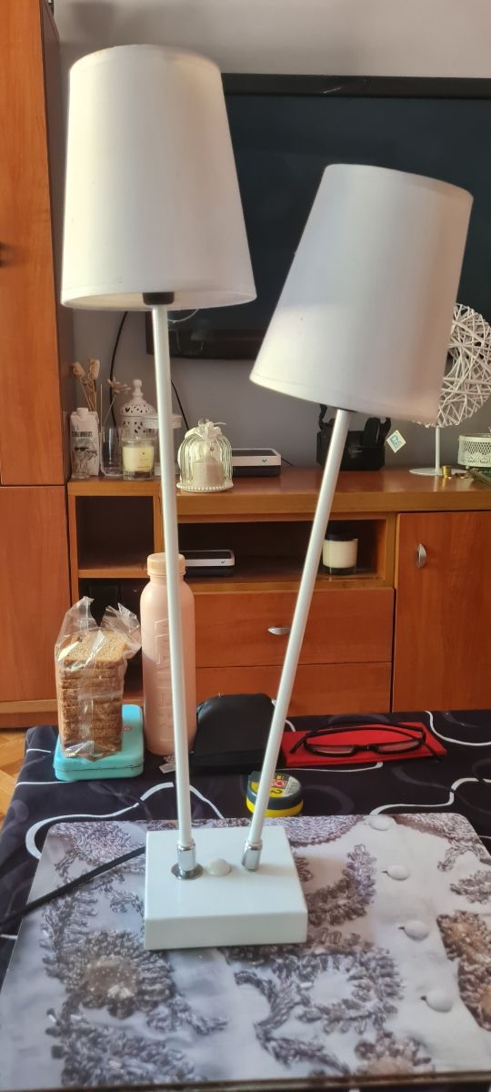 Lampara de mesa - 2 luces blancas