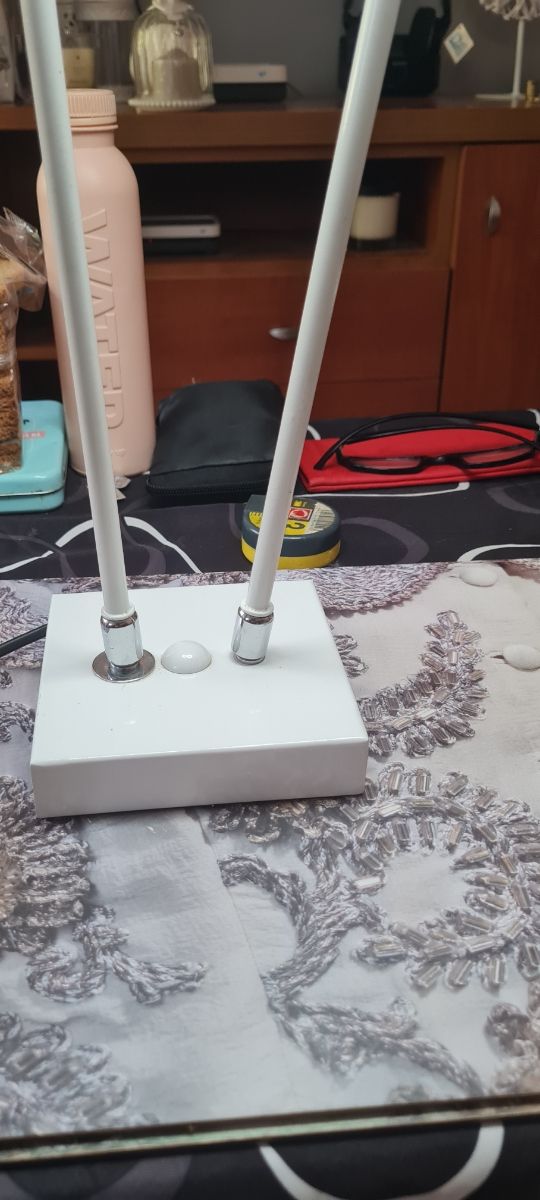 Lampara de mesa - 2 luces blancas