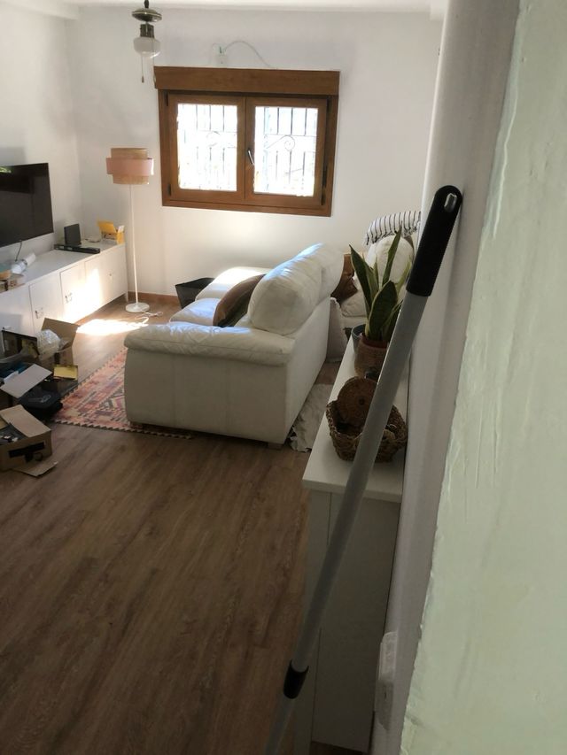 Suelo laminado Roble, pintura,etc