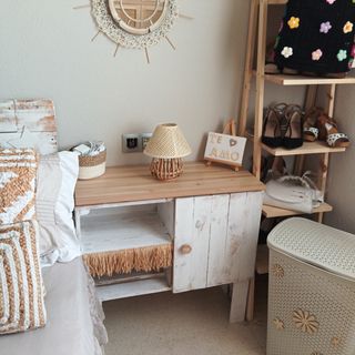2 Mesitas de  noche madera blanca estilo rústico