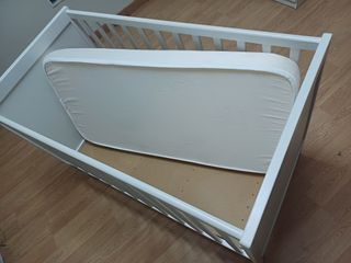 Cuna blanca 67x125 Modelo Ikea Colchón nuevo