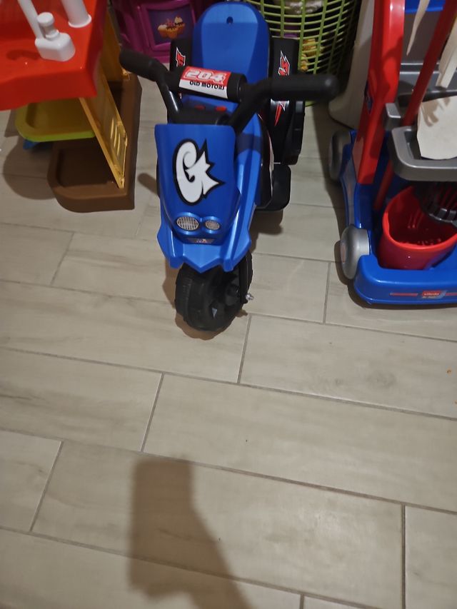 Motocicletta bimbi giocattolo. Da cambiare batteri