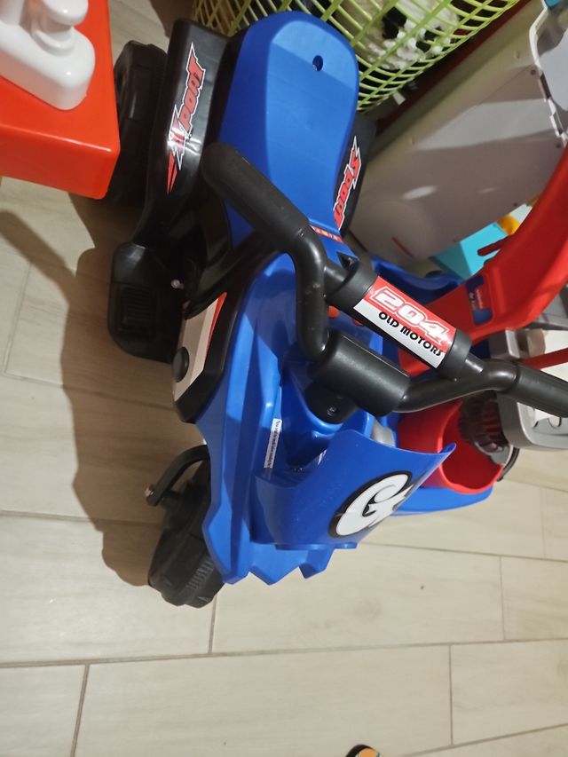 Motocicletta bimbi giocattolo. Da cambiare batteri