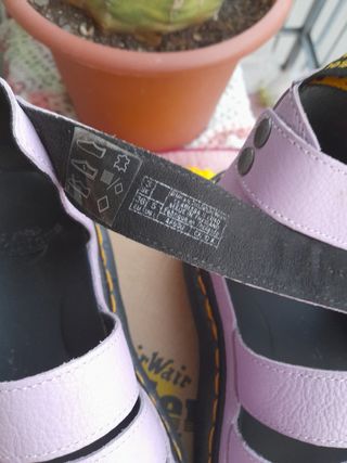 Sandali Dr. Martens viola