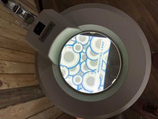 LUPA AUMENTO + LAMPARA LED CON RUEDAS 