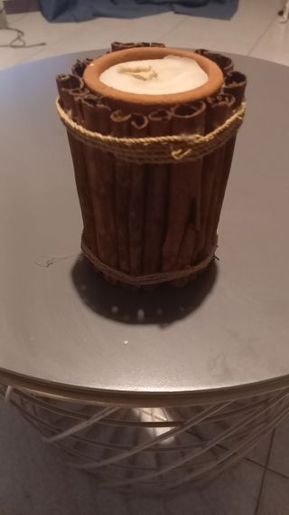 Candela profumata in ceramica e legno