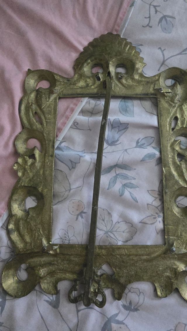 Marco vintage dorado