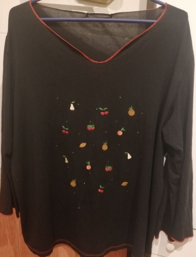 Camiseta negra frutal